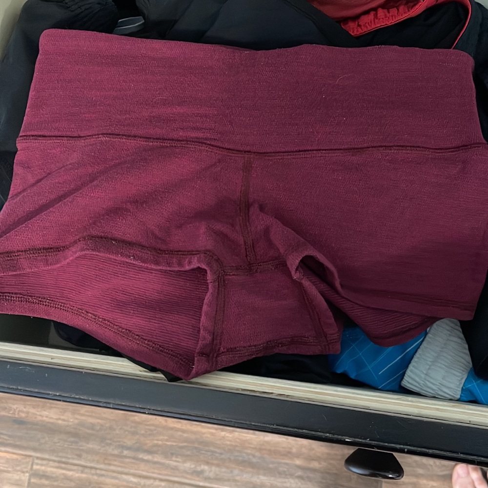 Lululemon booty shorts Sz 6